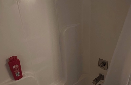 Drake Casa | Cozy 1-bedroom house with WiFi, AC in welcoming Bowling Green!