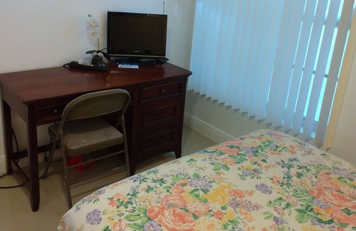 Weston Casa | Cozy 1-bedroom house with AC and WiFi in pleasant Weston