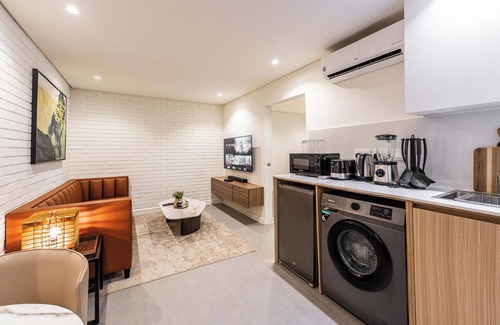 Ikoyi Casa | Cozy 1-Bedroom in Dolphin Estate, Ikoyi with Wi-Fi, DSTV & Modern Amenities