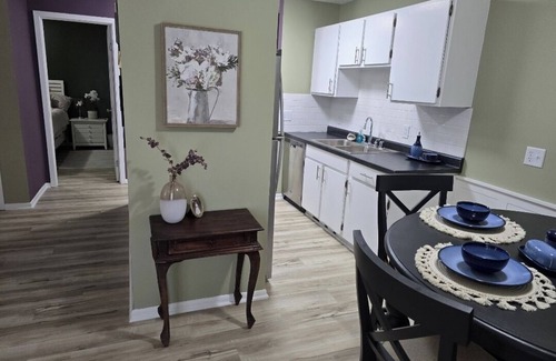 West Seventh Apartamento | Cozy 1-bedroom in West 7th with WiFi, AC, sofabed, full bath and kitchen