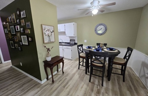 West Seventh Apartamento | Cozy 1-bedroom in West 7th with WiFi, AC, sofabed, full bath and kitchen