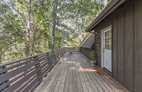 Hathaway Pines Apartamento | Cozy 1-bedroom Loft Apartment in Stanislaus National Forest by Historic Murphys