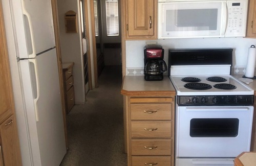 Foothills Casa | Cozy 1-bedroom mobile home in Yuma Foothills. Additional screened Arizona Room