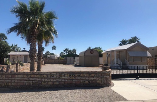 Foothills Casa | Cozy 1-bedroom mobile home in Yuma Foothills. Additional screened Arizona Room