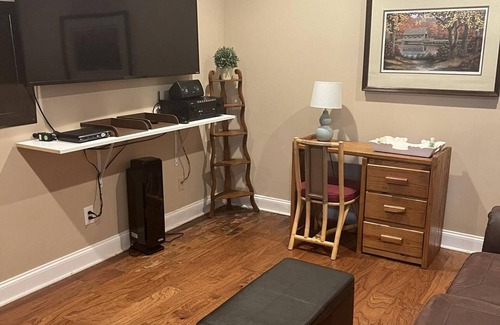 Cartersville Cabina | Cozy 1 Bedroom, one sofa bed Cottage House 10 min from Lake Pointe Sports Ctr