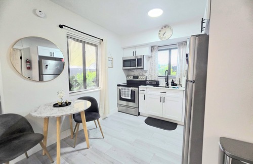 Little Ranches Casa | Cozy 1 Bedroom + Patio Near Beaches & HardRock Cafe!