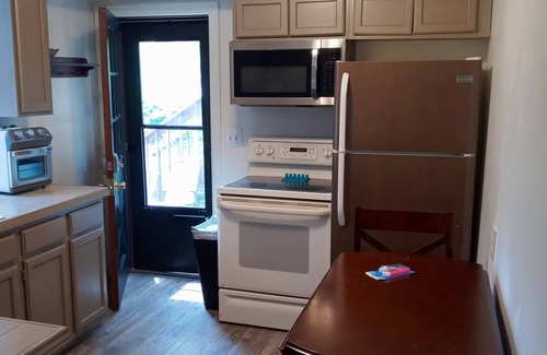 Central Northside Apartamento | Cozy 1 bedroom, private apartment with close proximity to many major hospitals.
