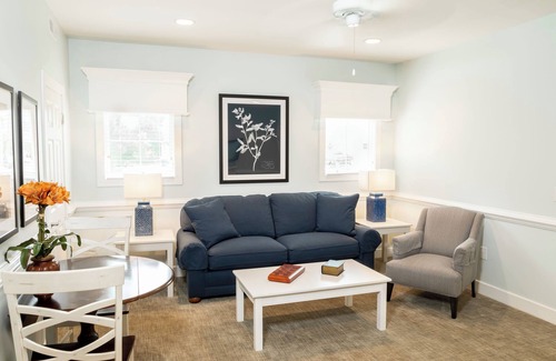 Lackey Complejo | Cozy 1-bedroom resort in charming Williamsburg with I/O Pools, AC, fitness room