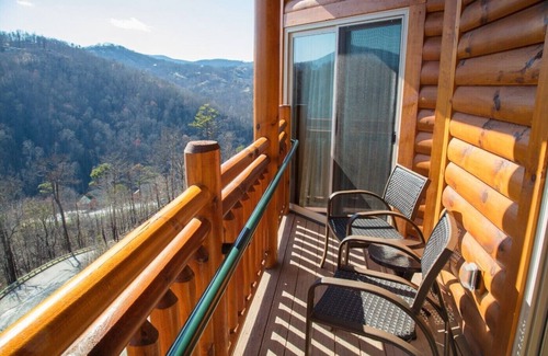 Gatlinburg Complejo | Cozy 1-bedroom Resort with Fitness Room, Waterpark in Charming Gatlinburg