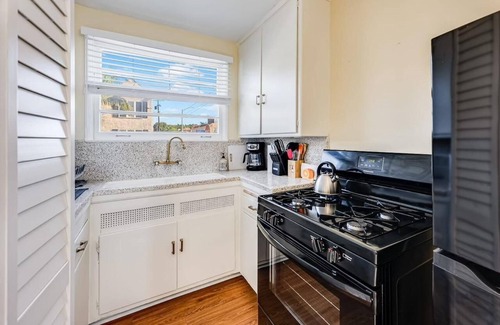 Fairfax District Apartamento | Cozy 1-Bedroom Retreat LA