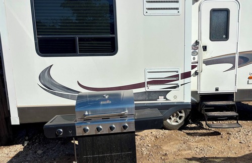 Tuscola Casa | Cozy 1 bedroom RV in tranquil in the Hills of Tuscola with AC relaxing