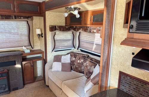 Tuscola Casa | Cozy 1 bedroom RV in tranquil in the Hills of Tuscola with AC relaxing