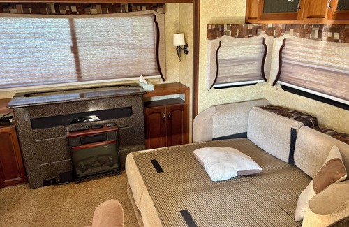 Tuscola Casa | Cozy 1 bedroom RV in tranquil in the Hills of Tuscola with AC relaxing