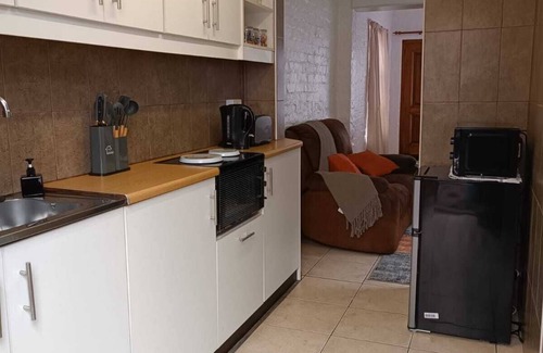 Plumstead Cabaña | Cozy 1-Bedroom Self-Catering Apartment with Modern Amenities in Cape Town