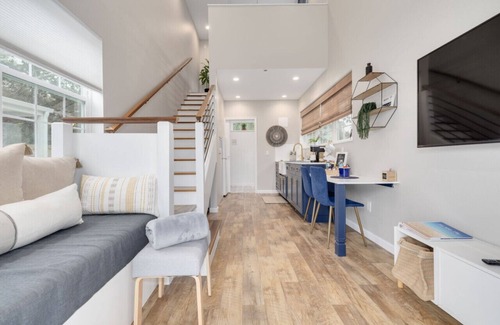Downtown Dunedin Casa | Cozy 1 bedroom tiny home with pool "Shelly"