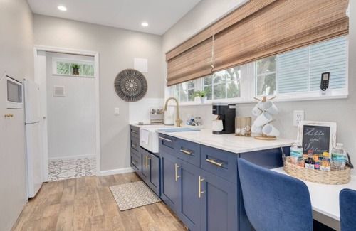 Downtown Dunedin Casa | Cozy 1 bedroom tiny home with pool "Shelly"