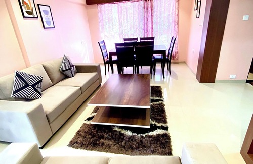 Kalyani Nagar Apartamento | Cozy 1-bedroom w/ WiFi & AC in lovely Pune, perfect to relax & rejuvenate