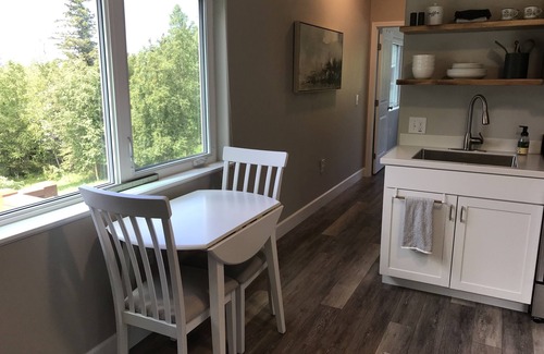 Mid-Hillside Apartamento | Cozy 1 bedroom with beautiful Alaskan views