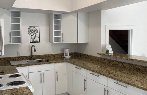 Bodden Town Apartamento | Cozy 1-bedroom with WiFi and AC in charming Bodden Town