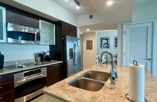 Channel District Apartamento | Cozy 1-bedroom with office and daybed, in lovely Chanelside District Tampa
