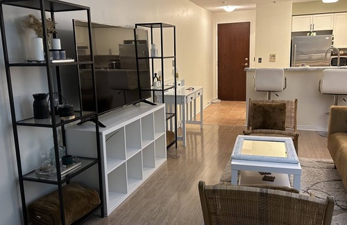 Central Erin Mills Condominio | Cozy 1 BR with private balcony