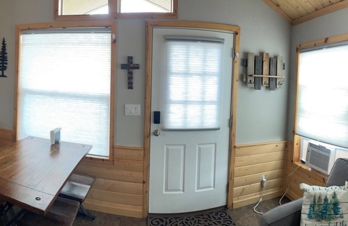 Gleneagle Cabina | Cozy 1 King bedroom + loft cabin in charming Colorado Springs near USAFA