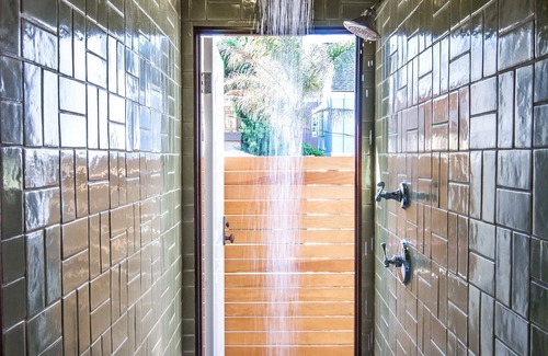 Hermosa Beach Cabaña | Acogedor 1915 Beach Cottage