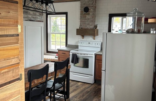 Curtice Casa | Cozy 1917 home with fun loft for kids.Close to birding & fishing.pets welcome
