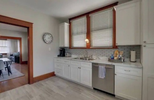 Quincy Casa | Cozy 1930's bungalow meets modern amenities!