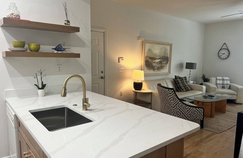 McGregor Condominio | Cozy 1bed 1bath condo near Sanibel Island. Pool, fitness, hot tub.