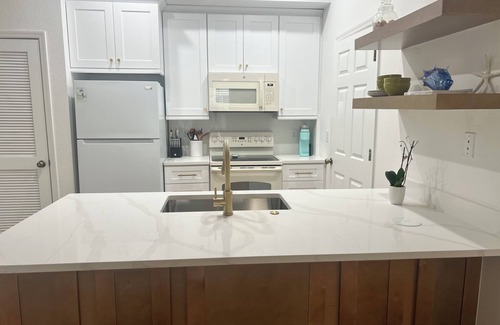 McGregor Condominio | Cozy 1bed 1bath condo near Sanibel Island. Pool, fitness, hot tub.