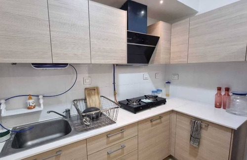 Bengaluru Apartamento | Cozy 1BHK Bhartiya City, near Manyata Techpark, 30 Min Drive 2 Airport wifi & AC