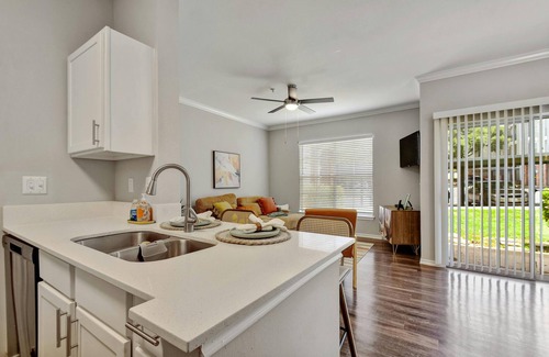 North San Antonio - SAT Apartamento | Cozy 1BR/1BTH Charming Urban Retreat W/Pool