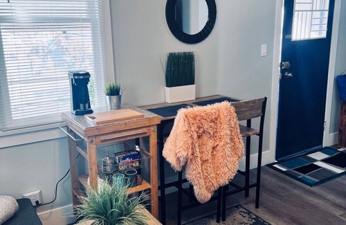 Bankview Apartamento | "COZY" 1BR and 1 BATH Suite in Bankview