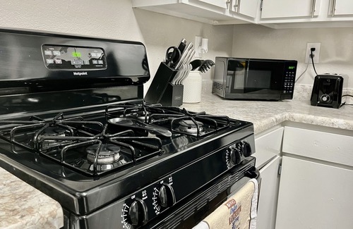 Sandy Springs Apartamento | Cozy 1BR Apartment in Sandy Springs, Atlanta – Prime Location with Free Parking!