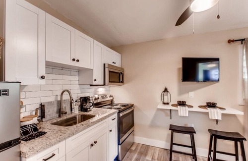 Coral Terrace Apartamento | Cozy 1-bedroom apartment with WiFi, AC in adorable Miami