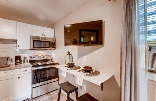 Coral Terrace Apartamento | Cozy 1-bedroom apartment with WiFi, AC in adorable Miami