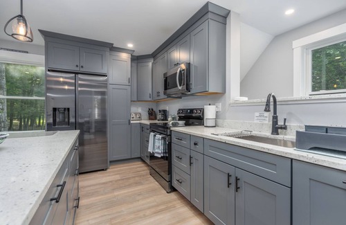 Strafford Apartamento | Cozy 1BR Apartment on Bow Lake