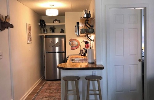 Old North End Apartamento | Cozy 1BR Apartment w/Balcony, 5 Min Walk to Church St & Lake Champlain
