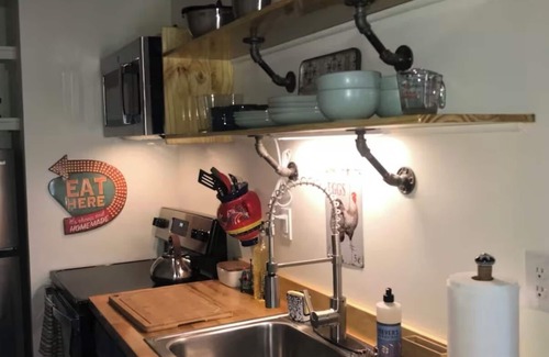 Old North End Apartamento | Cozy 1BR Apartment w/Balcony, 5 Min Walk to Church St & Lake Champlain