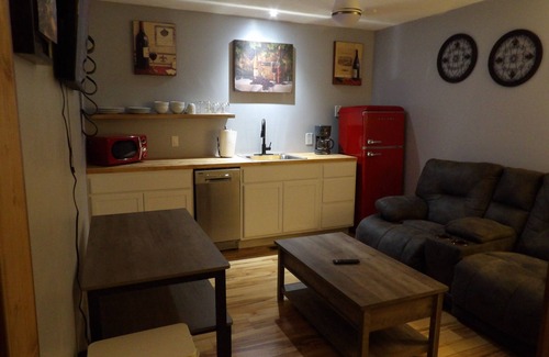 Nitro Apartamento | Cozy 1BR Apt in Nitro, WV. Ideal for solo traveler, couples, or business guests