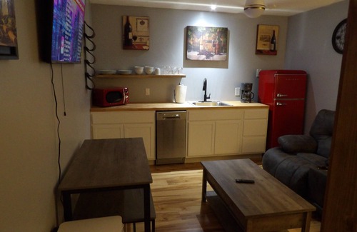 Nitro Apartamento | Cozy 1BR Apt in Nitro, WV. Ideal for solo traveler, couples, or business guests