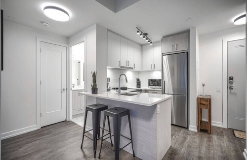 Church and Wellesley Apartamento | Cozy 1BR Apt with Gym, Near Royal Ontario Museum