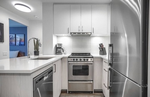 Church and Wellesley Apartamento | Cozy 1BR Apt with Gym, Near Royal Ontario Museum
