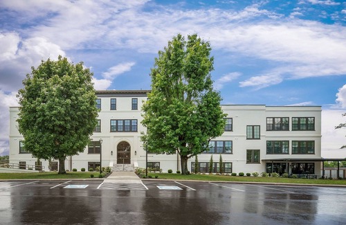 McMinnville Condominio | Cozy 1BR condo in McMinnville, TN, perfect for couples or small families.