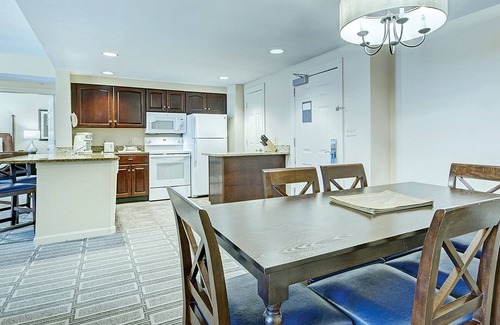 Old Town West Condominio | Cozy 1BR Condo! Prime Old Town Alexandria Location