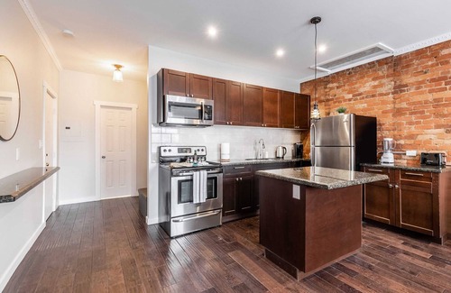 Central Hamilton Apartamento | Cozy 1BR- Condo Unit - James Street North