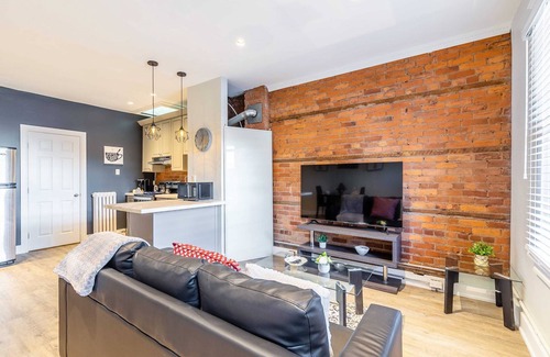 Central Hamilton Apartamento | Cozy 1BR Condo Unit on James Street North!