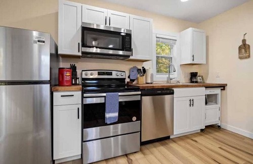 Hendersonville Casa | Cozy 1BR Cottage w/ Firepit | Close to Downtown