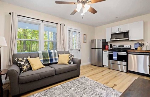 Hendersonville Casa | Cozy 1BR Cottage w/ Firepit | Close to Downtown